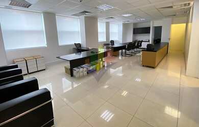 Imagem: O depósito possui 3 Vagas na garagem, 94m² de Área, Imóvel