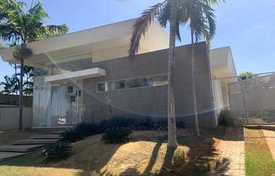 Imagem: A casa em condomínio possui 3 Dormitórios, 3 Banheiros, 4