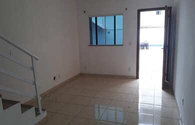 Imagem: A casa possui 2 Dormitórios, 2 Banheiros, 1 Vaga na garagem