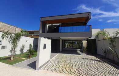 Imagem: A casa em condomínio possui 4 Dormitórios, 5 Banheiros, 4