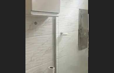 Imagem: A casa possui 3 Dormitórios, 1 Banheiro, 1 Vaga na garagem