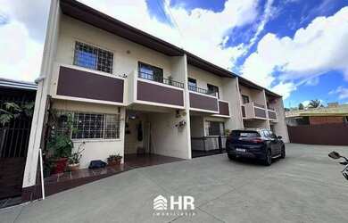 Imagem: A casa possui 3 Dormitórios, 3 Banheiros, 3 Vagas na garagem