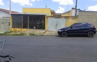 Imagem: A casa possui 3 Dormitórios, 3 Banheiros, 2 Vagas na garagem