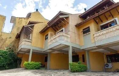 Imagem: A casa em condomínio possui 3 Dormitórios, 3 Banheiros, 2