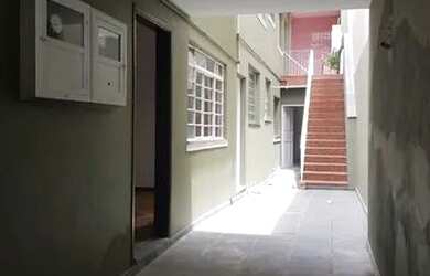 Imagem: A casa possui 1 Dormitório, 1 Banheiro, 70m² de Área e está