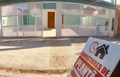 Imagem: A casa possui 2 Dormitórios, 3 Banheiros, 1 Vaga na garagem