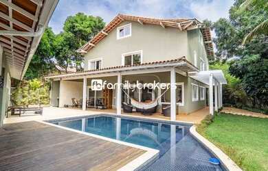 Imagem: A casa em condomínio possui 5 Dormitórios, 5 Banheiros, 2