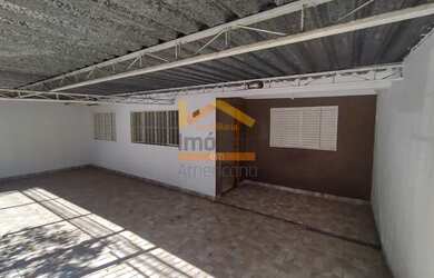 Imagem: A casa possui 3 Dormitórios, 1 Banheiro, 3 Vagas na garagem