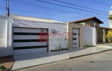 Imagem: A casa possui 4 Dormitórios, 4 Banheiros, 5 Vagas na garagem