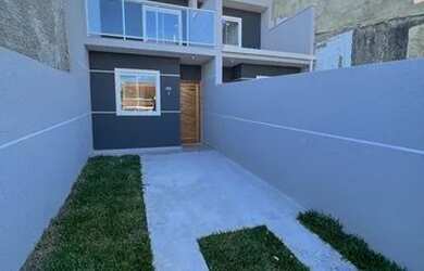 Imagem: A casa possui 3 Dormitórios, 1 Banheiro, 2 Vagas na garagem