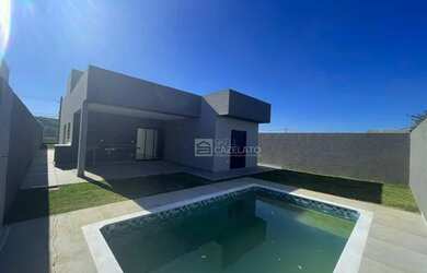 Imagem: A casa possui 3 Dormitórios, 2 Banheiros, 165m² de Área e