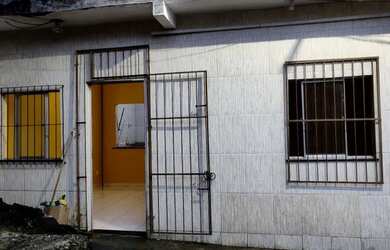 Imagem: A casa possui 2 Dormitórios, 1 Banheiro e está localizado