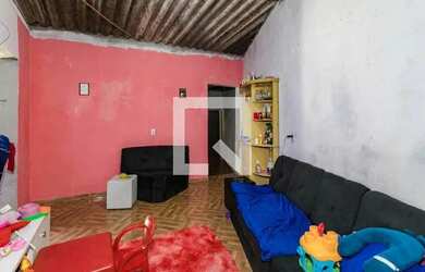 Imagem: A casa e possui 3 Dormitórios, Suítes, 2 Banheiros, 30-0m²