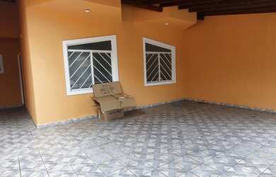 Imagem: A casa possui 3 Dormitórios, 3 Banheiros, 3 Vagas na garagem