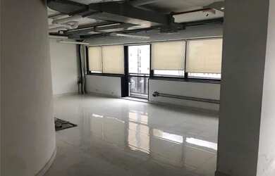 Imagem: O depósito possui 2 Vagas na garagem, 95m² de Área e Imóvel