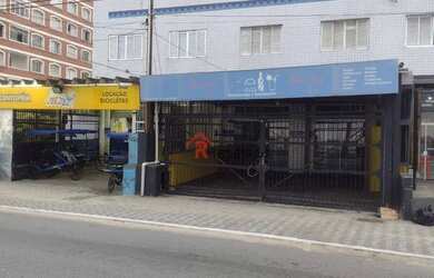 Imagem: O depósito possui 2 Vagas na garagem e 180m² de Área e está