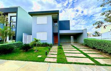 Imagem: A casa em condomínio possui 3 Dormitórios, 4 Banheiros, 4