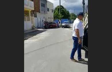 Imagem: A casa possui 2 Dormitórios, 1 Banheiro, Churrasqueira e está