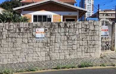 Imagem: A casa possui 3 Dormitórios, 3 Banheiros, 3 Vagas na garagem