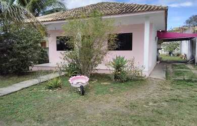 Imagem: A casa possui 2 Dormitórios, 2 Banheiros, 3 Vagas na garagem