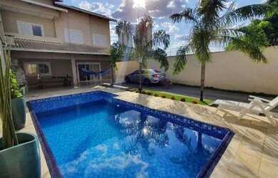 Imagem: A casa possui 4 Dormitórios, 3 Banheiros, 3 Vagas na garagem