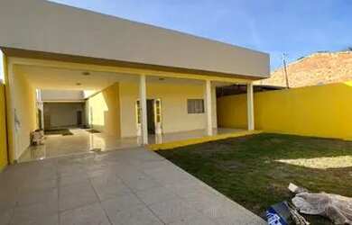 Imagem: A casa possui 3 Dormitórios, 4 Banheiros, 3 Vagas na garagem