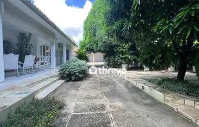 Imagem: A casa possui 5 Dormitórios, 3 Banheiros, 5 Vagas na garagem