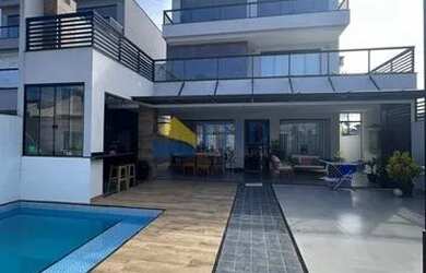 Imagem: A casa em condomínio possui 4 Dormitórios, 5 Banheiros, 270m²