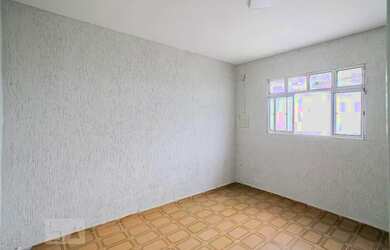 Imagem: A casa possui 2 Dormitórios, 1 Banheiro, 2 Vagas na garagem