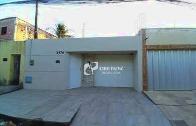 Imagem: A casa possui 3 Dormitórios, 3 Banheiros, 2 Vagas na garagem