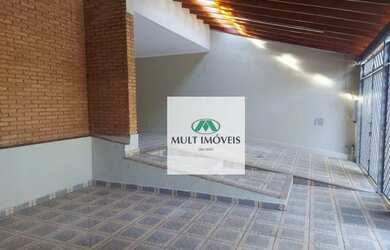 Imagem: A casa possui 3 Dormitórios, 2 Banheiros, 5 Vagas na garagem