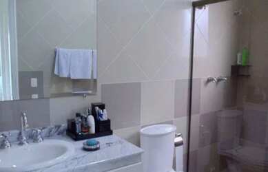 Imagem: A casa possui 2 Dormitórios, 1 Banheiro, 1 Vaga na garagem