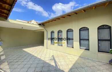 Imagem: A casa possui 3 Dormitórios, 4 Banheiros, 4 Vagas na garagem