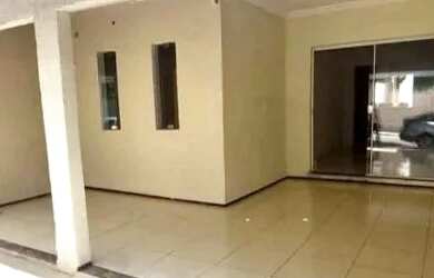 Imagem: A casa possui 3 Dormitórios, 3 Banheiros e 2 Vagas na garagem