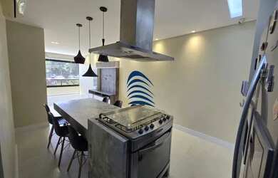 Imagem 8: Apartamento conta com três quartos, três banheiros, duas vagas de garagem,...