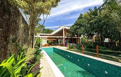 Imagem: A casa em condomínio possui 5 Dormitórios, 5 Banheiros, 3