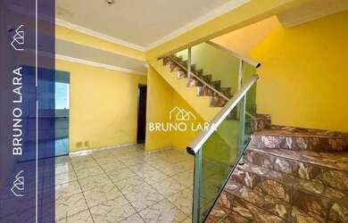 Imagem: A casa possui 3 Dormitórios, 2 Banheiros, 1 Vaga na garagem