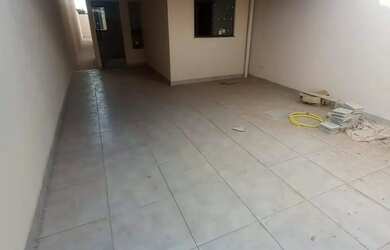 Imagem: A casa possui 3 Dormitórios, 2 Banheiros, 1 Vaga na garagem
