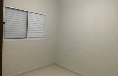 Imagem: A casa possui 2 Dormitórios, 1 Banheiro, 1 Vaga na garagem