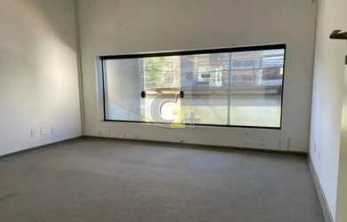 Imagem: O depósito possui 1 Vaga na garagem, 140m² de Área e está