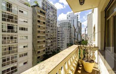 Imagem: O apartamento possui 3 Dormitórios, 1 Banheiro, 2 Vagas na