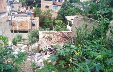 Imagem: O terreno possui 90m² de Área e está localizado em Largo