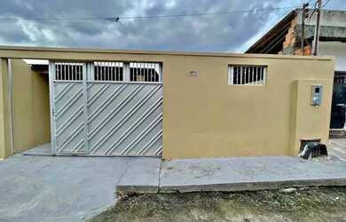 Imagem: A casa possui 2 Dormitórios, 1 Banheiro, 2 Vagas na garagem