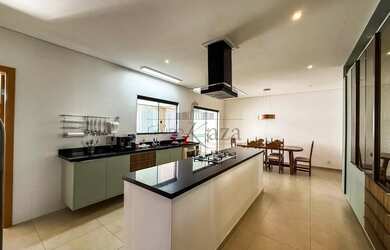 Imagem: O apartamento possui 4 Dormitórios, 5 Banheiros, 5 Vagas na