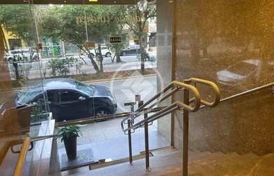 Imagem: O apartamento possui 1 Dormitório, 1 Banheiro, 1 Vaga na garagem