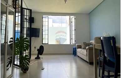 Imagem: A casa possui 3 Dormitórios, 2 Banheiros, 3 Vagas na garagem