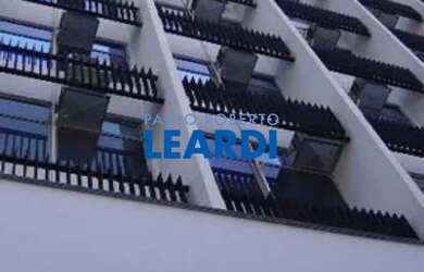 Imagem: O depósito possui 3 Vagas na garagem e 555m² de Área e está