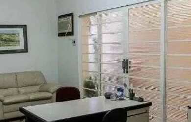 Imagem: O depósito possui 5 Vagas na garagem, 227m² de Área e está