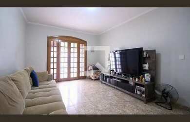 Imagem: A casa possui 3 Dormitórios, 4 Banheiros, 4 Vagas na garagem