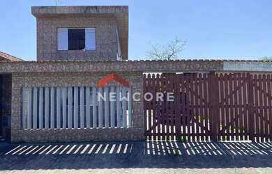 Imagem: A casa possui 3 Dormitórios, 3 Banheiros, 5 Vagas na garagem